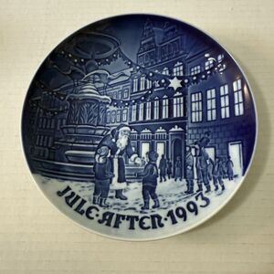 Bing & Grondahl Jule After 1993 FATHER CHRISTMAS IN COPENHAGEN Annual Plate